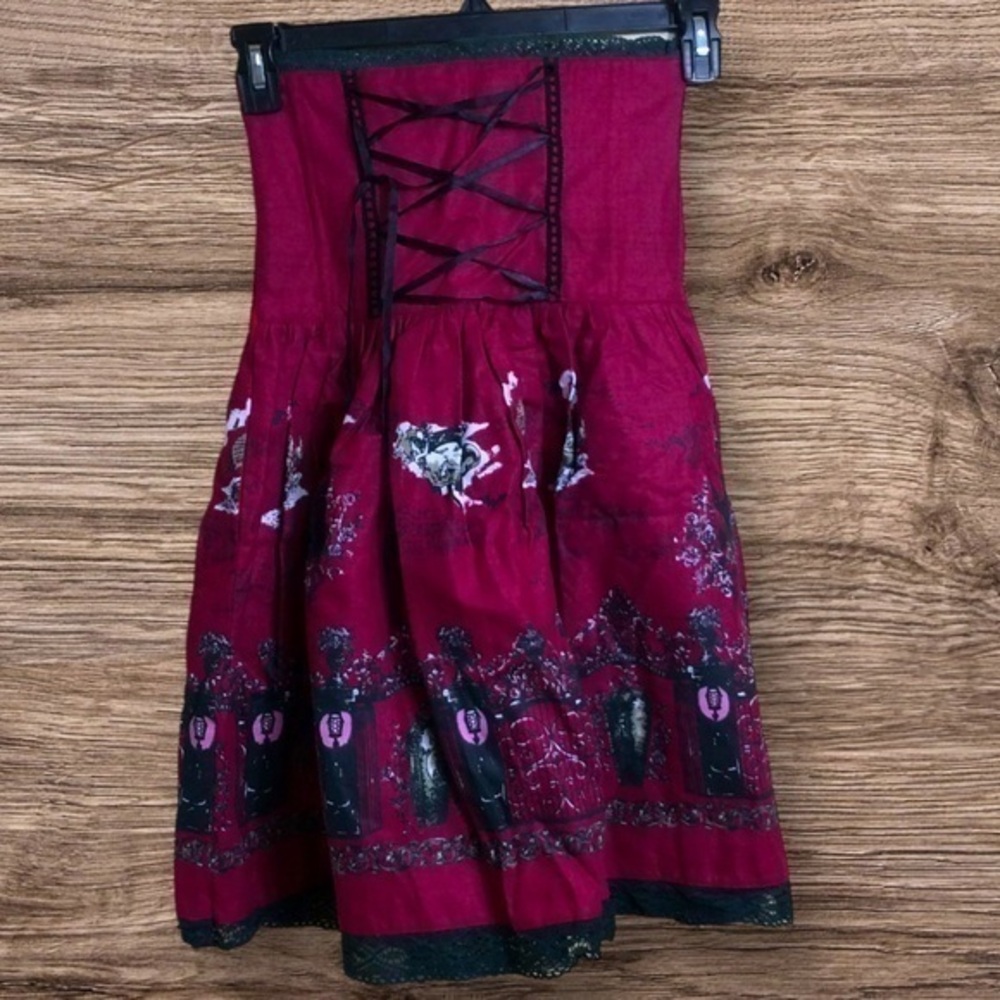 The dream of Lolita Gothic, which corset skirt red. Size small. Pleated
